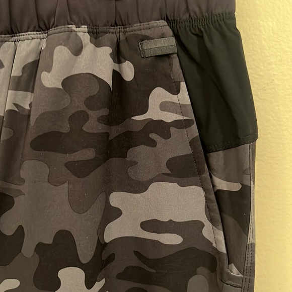 RARE Lululemon Men’s Precise Pant in Grey Camouflage - Picture 7 of 10